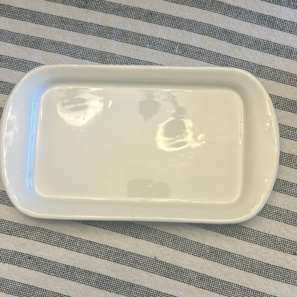 White Ceramic butter Dish (words FARM FRESH)